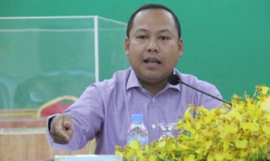 លោក ឡុង ឌីម៉ង់ អភិបាលរងខេត្ត និងលោក ឯម ភាព នាយករដ្ឋបាលសាលាខេត្តព្រះសីហនុ ដឹកនាំកិច្ចប្រជុំពិភាក្សាកិច្ចការងាររដ្ឋបាល
